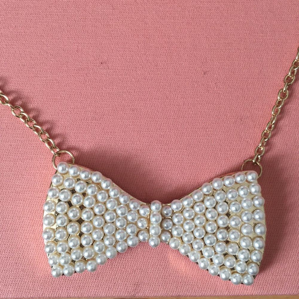 Pearl Bow Necklace